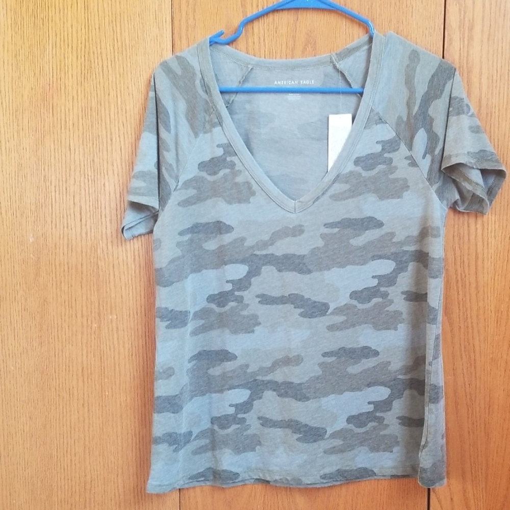 American Eagle v-neck short sleeved camo tee
